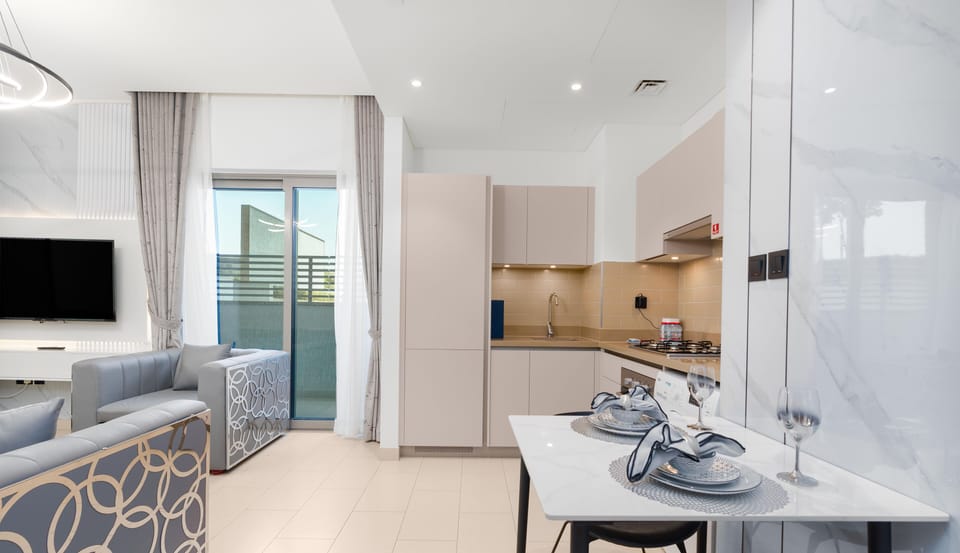 Comfort Apartment, 1 Bedroom, City View | Dining room