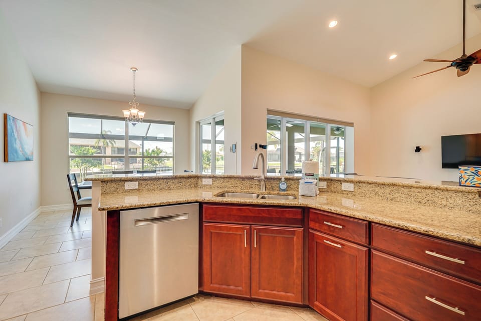 House (4 Bedrooms) | Interior