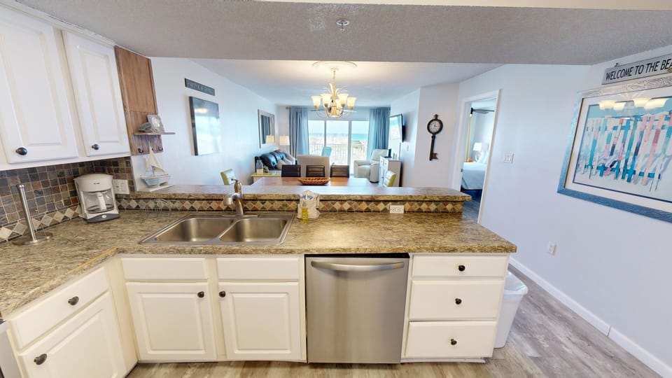Condo, 3 Bedrooms | Private kitchen | Fridge, coffee/tea maker, toaster