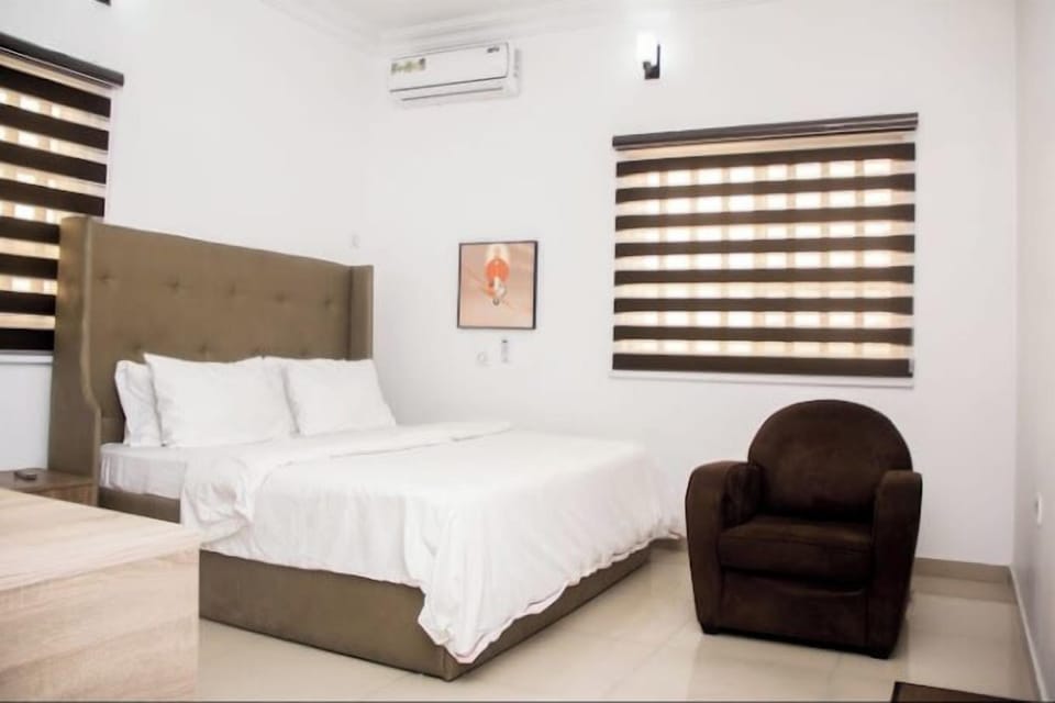 Deluxe Room, Balcony, City View | Desk, laptop workspace, soundproofing, free WiFi