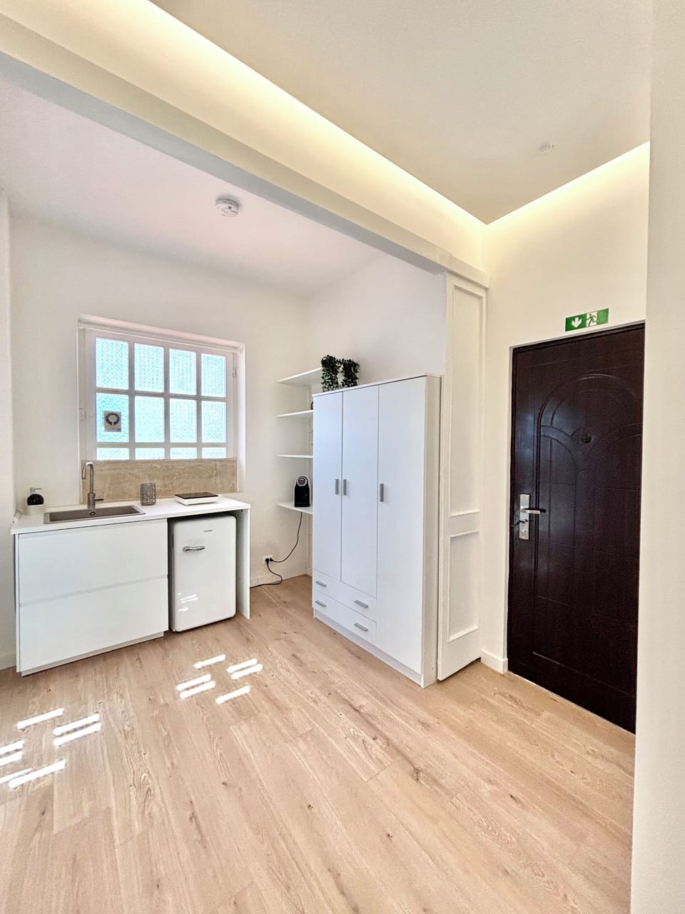 Mini-fridge, cookware/dishes/utensils