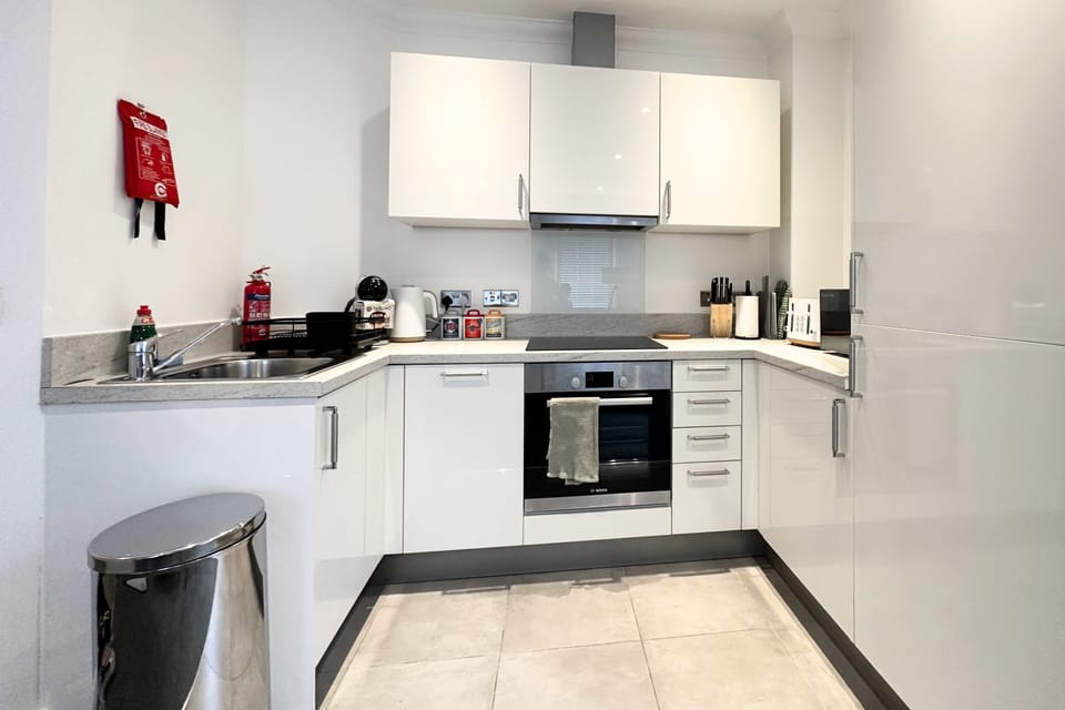 Apartment, 2 Bedrooms, Non Smoking, Kitchen | Private kitchen | Coffee/tea maker, electric kettle, toaster