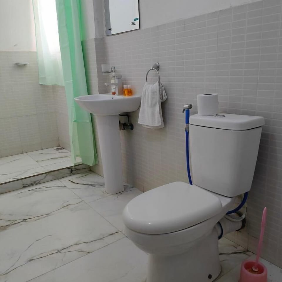 Deluxe Room, Balcony, City View | Bathroom | Free toiletries, hair dryer, slippers, towels