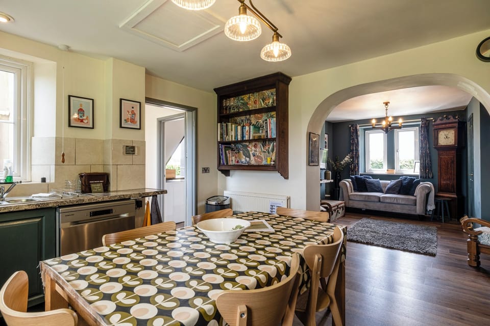 House, Garden View | Living area | Flat-screen TV
