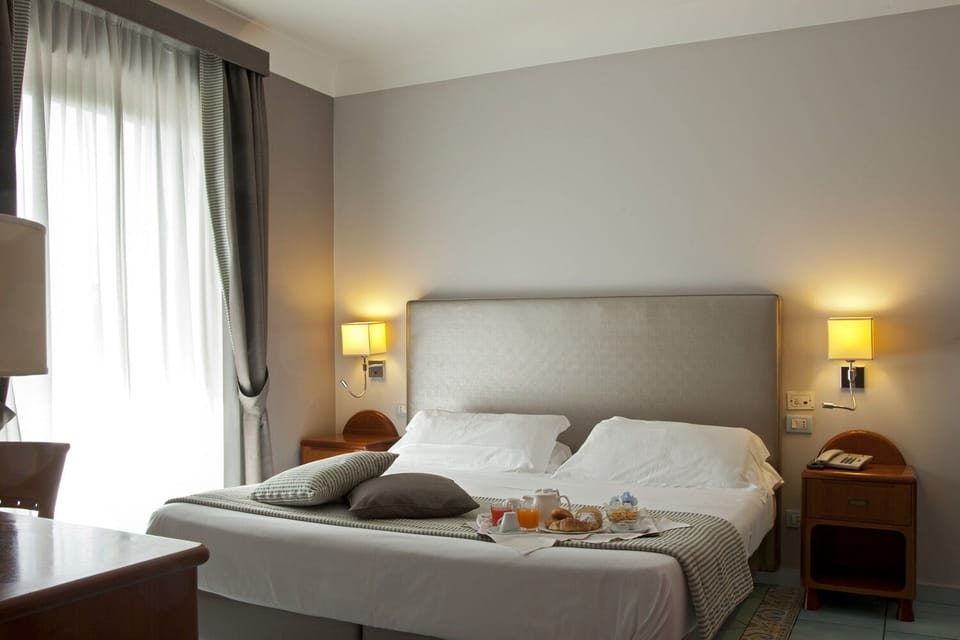 Classic Double Room | In-room safe, desk, soundproofing, iron/ironing board