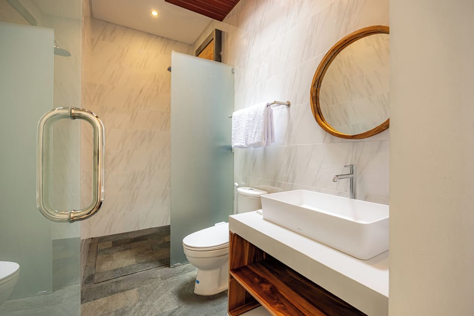 Deluxe Room, Garden View | Bathroom | Bidet, towels