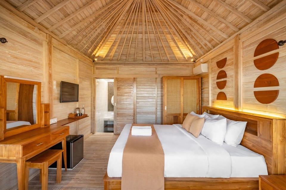 Bungalow, Balcony, Pool View | Desk, laptop workspace, free WiFi, bed sheets