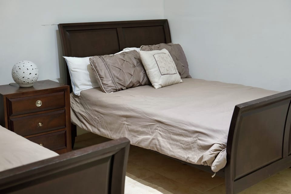 Deluxe Apartment | 2 bedrooms, in-room safe, iron/ironing board, WiFi (free)