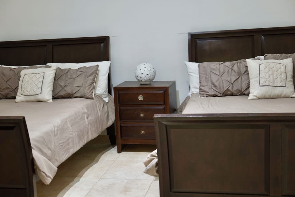 Deluxe Apartment | 2 bedrooms, in-room safe, iron/ironing board, WiFi (free)