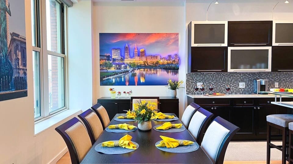 Condo, 2 Bedrooms | Dining