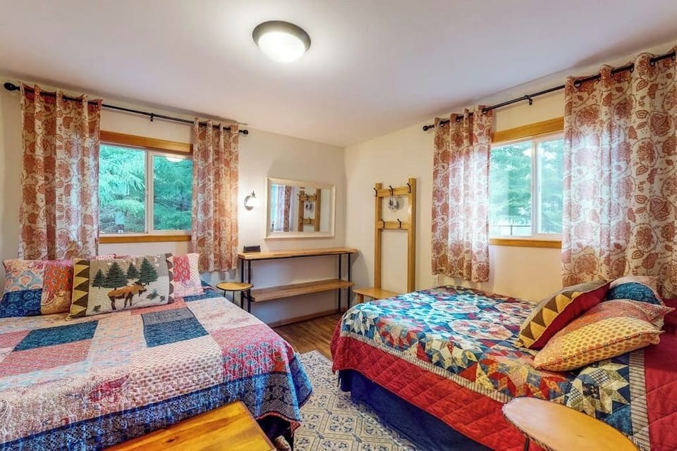 1 bedroom, laptop workspace, free wired internet