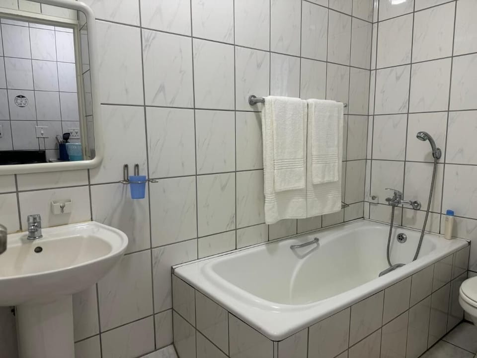 Room, 1 Bedroom, Smoking, Patio | Bathroom