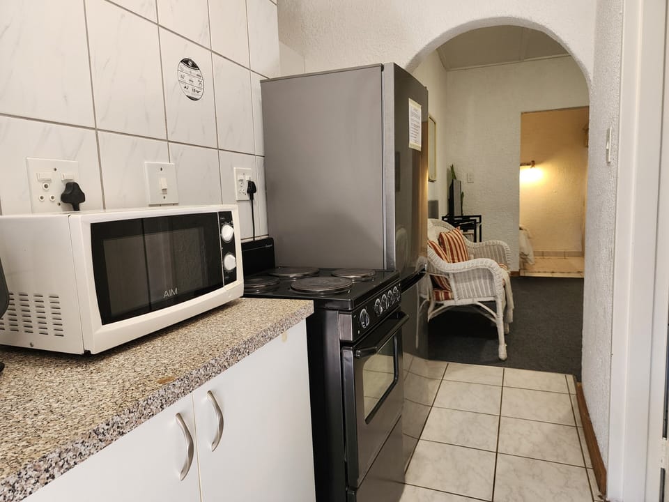 Room, 1 Bedroom, Smoking, Patio | Private kitchen