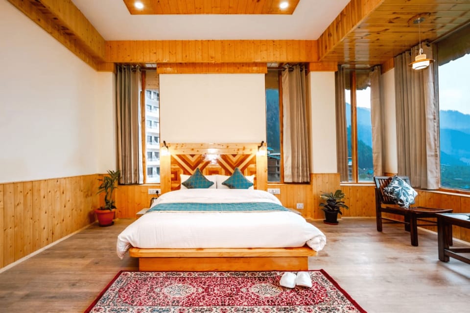 Super Deluxe Room with Mountain View | Desk, laptop workspace, soundproofing, bed sheets