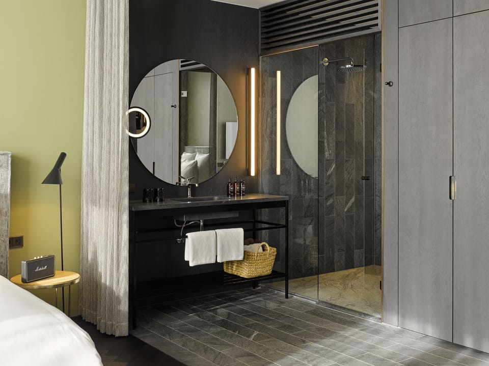 Studio | Bathroom shower