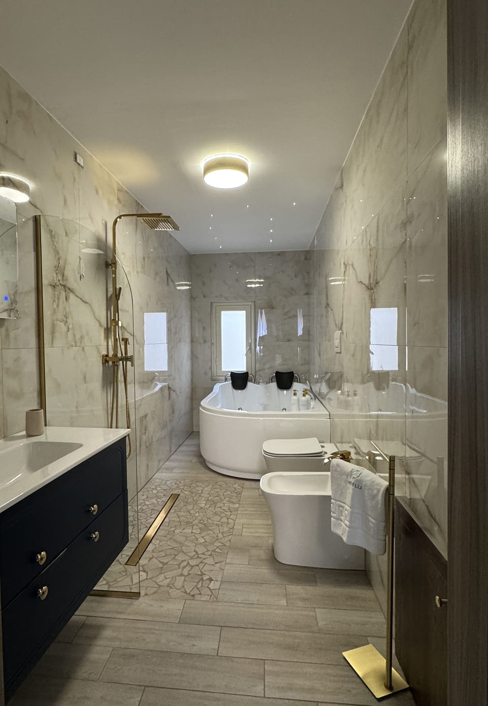 Emerella Luxury Honeymoon Suite 8 | Bathroom | Free toiletries, hair dryer, bathrobes, slippers