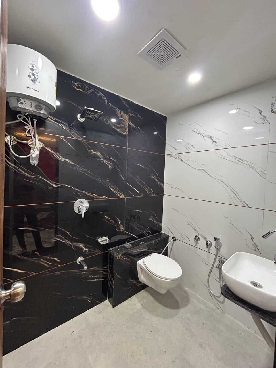 Deluxe Room | Bathroom | Shower, towels