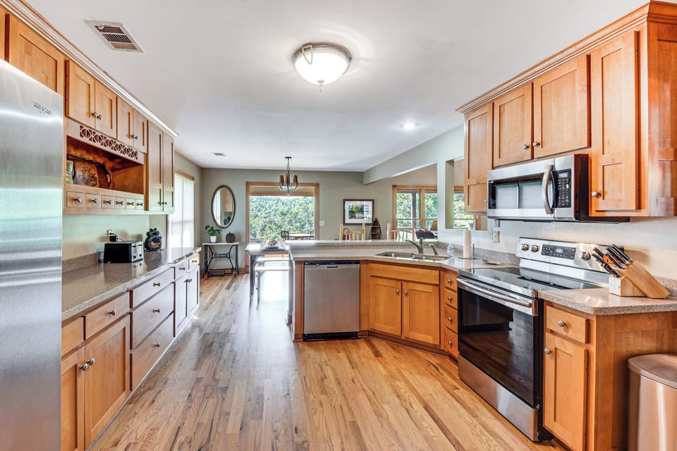 House (5 Bedrooms) | Interior