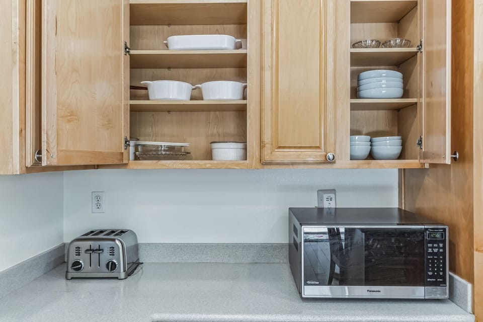 House, 5 Bedrooms | Private kitchen | Fridge, oven, coffee/tea maker, toaster