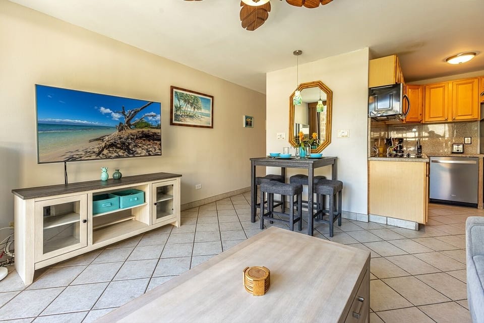 Condo, 1 Bedroom | Private kitchen | Fridge, oven, coffee/tea maker, toaster