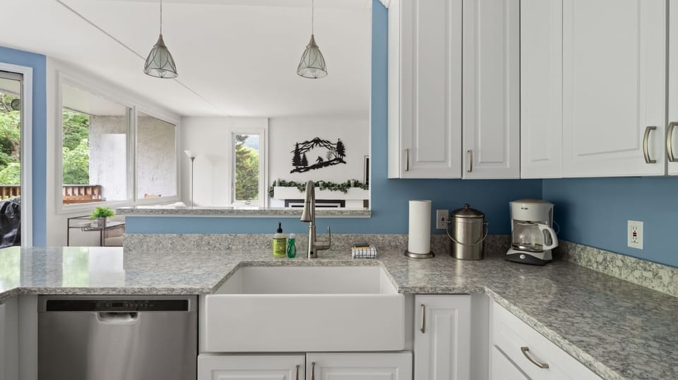 Condo, 2 Bedrooms | Private kitchen | Fridge, oven, coffee/tea maker, electric kettle