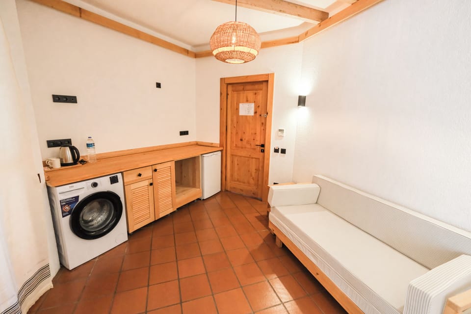 Deluxe Room | Living area | LED TV