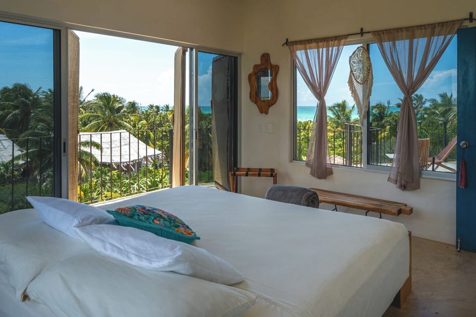 Penthouse | Premium bedding, in-room safe, individually decorated, free WiFi