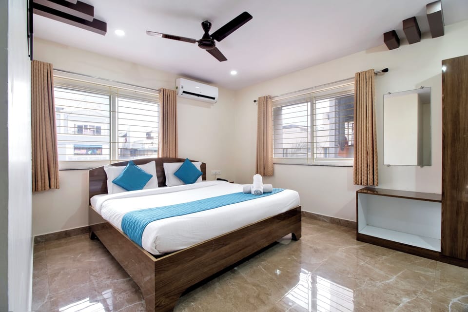 Deluxe Room | Desk, blackout drapes, free WiFi