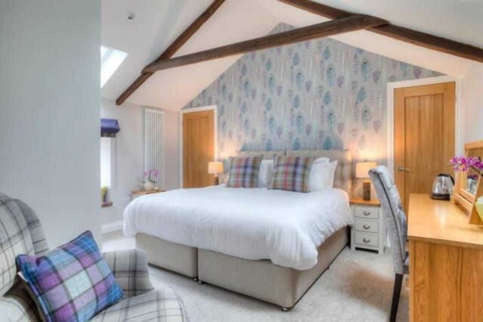 Room 5 - 2nd Floor | Egyptian cotton sheets, premium bedding, desk, laptop workspace