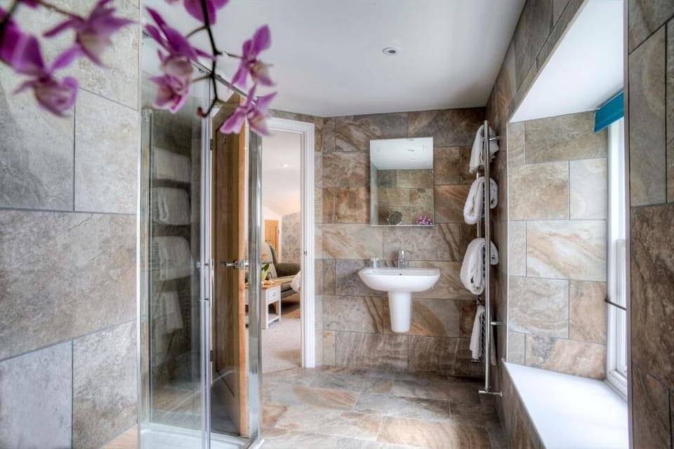 Room 2 - Pet Friendly | Bathroom | Hair dryer, towels, soap, shampoo
