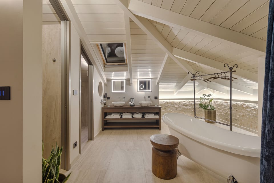 Presidential Penthouse, Terrace | Bathroom | Designer toiletries, hair dryer, bathrobes, slippers