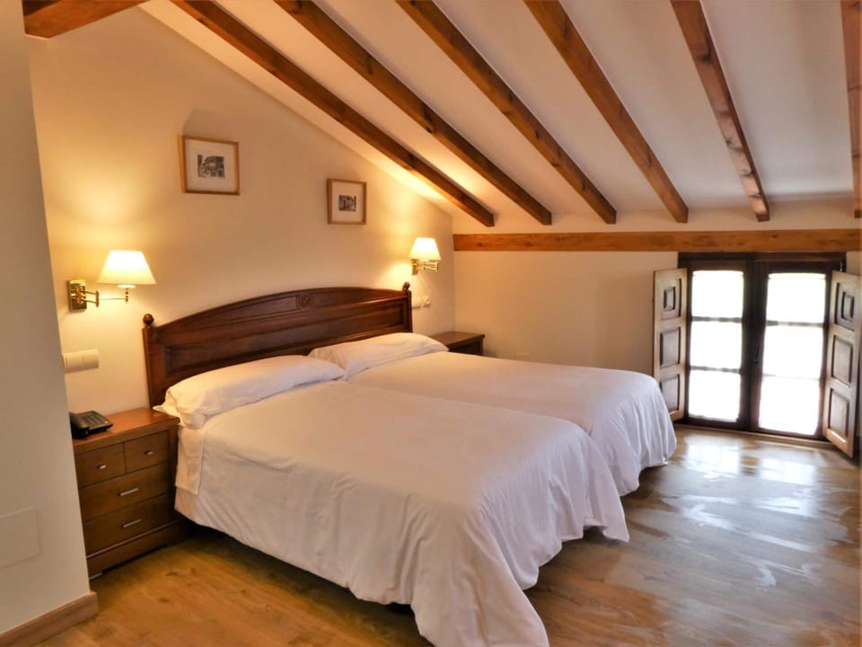 Family Duplex, 2 Bedrooms | Desk, cribs (free), WiFi (free), individually decorated