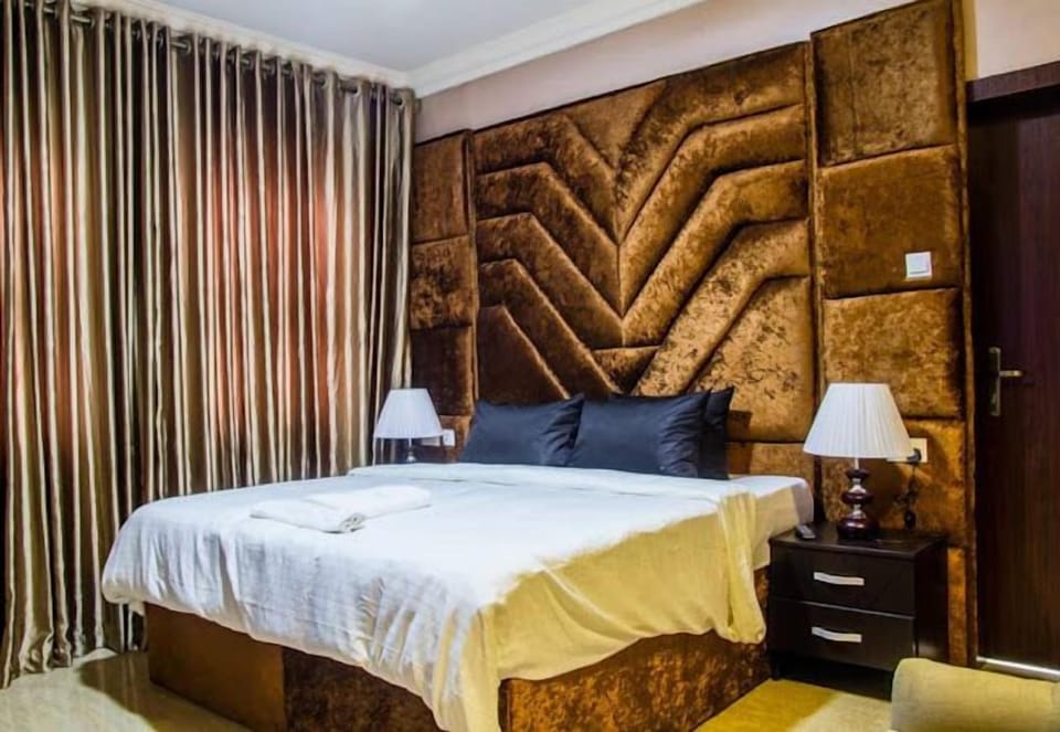 Comfort Room, Balcony, City View | Desk, laptop workspace, free WiFi