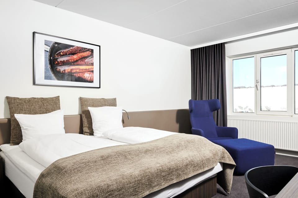 Comfort Double Room | Hypo-allergenic bedding, in-room safe, desk, free WiFi