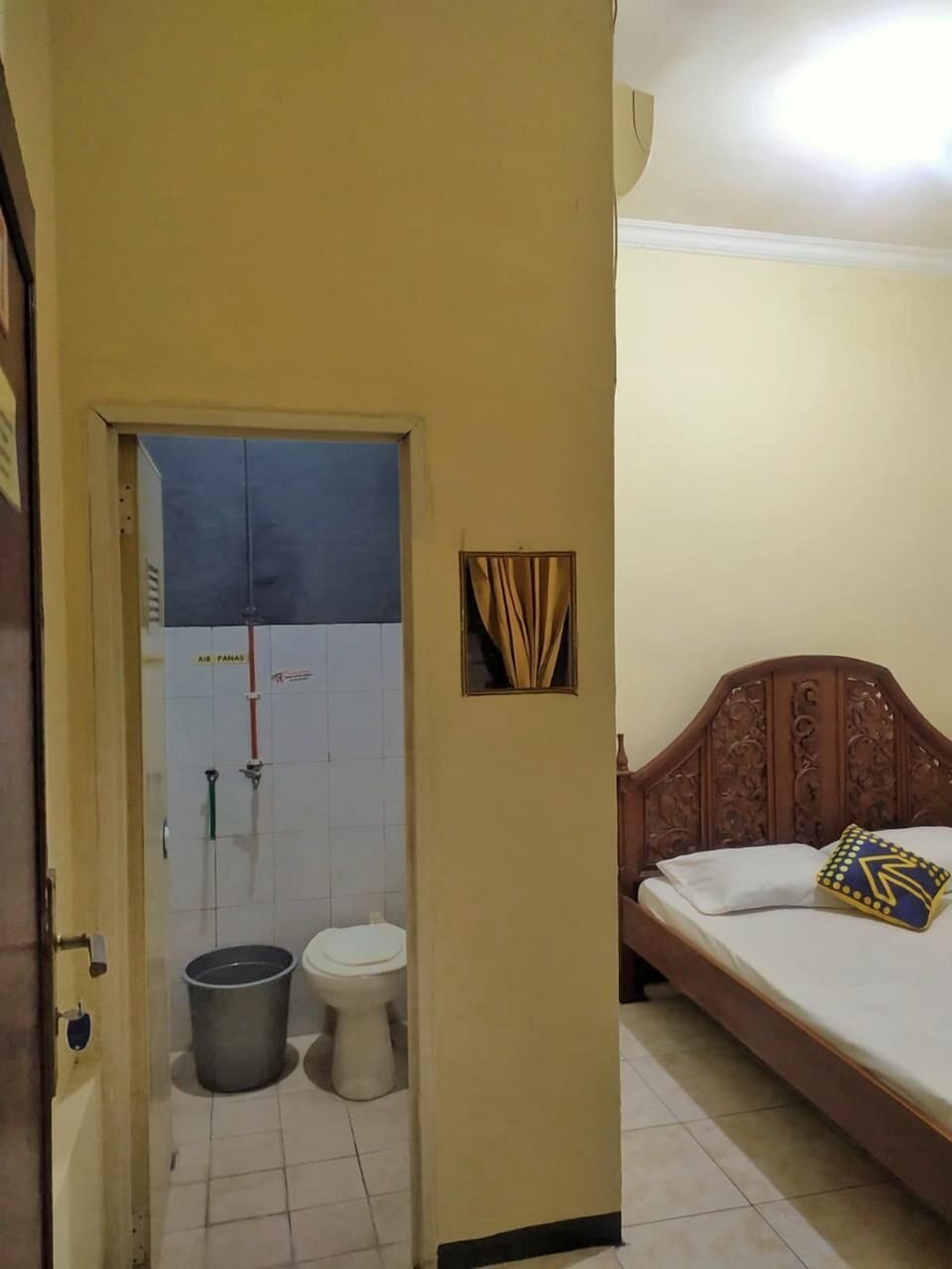 Standard Double Room, 1 Queen Bed | Bathroom | Shower, soap
