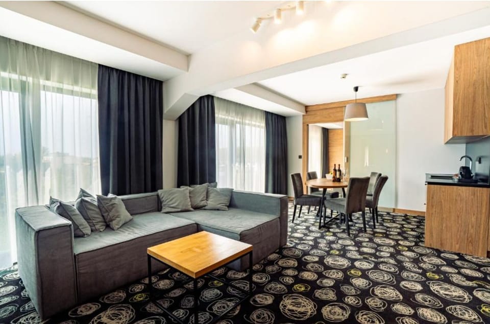 Exclusive Room | In-room safe, desk, laptop workspace, blackout drapes