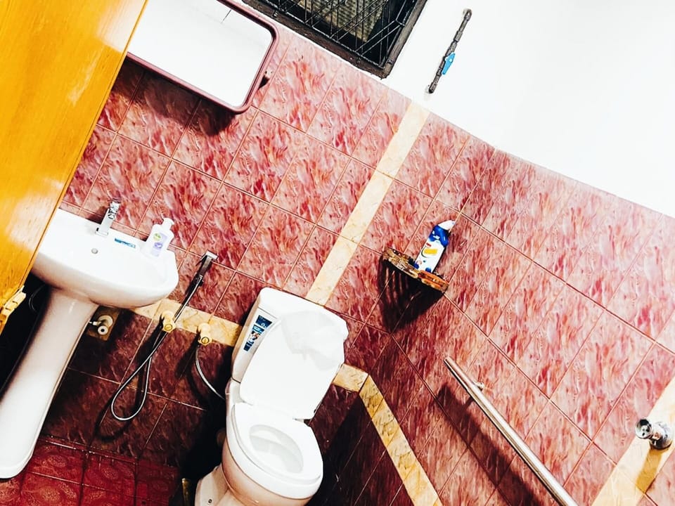 House | Bathroom | Shower, hair dryer, towels