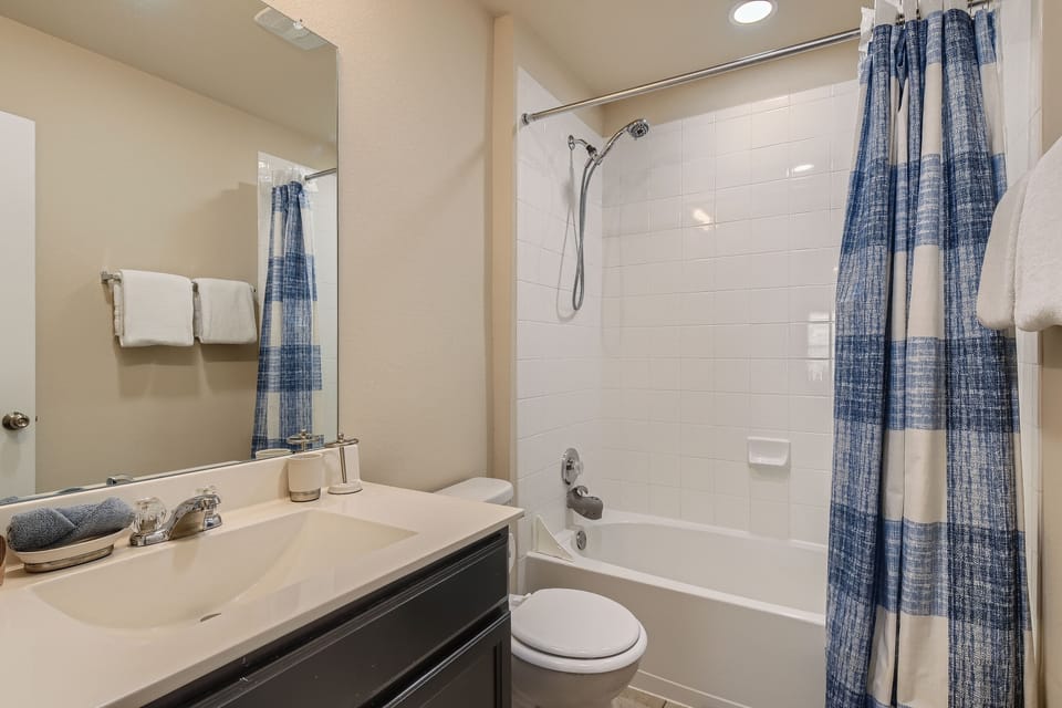 House, 3 Bedrooms (158748) | Bathroom | Free toiletries, hair dryer
