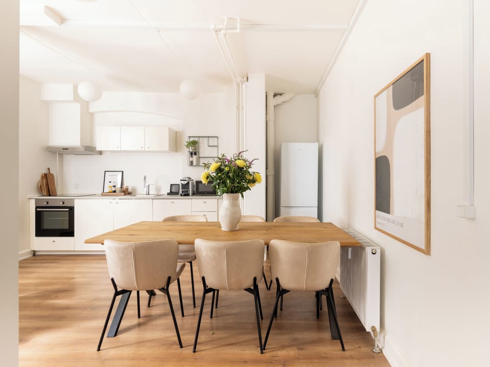 Apartment, 5 Bedrooms, City View | Dining room