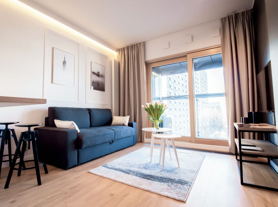 Luxury Apartment, 1 Bedroom (1) | Egyptian cotton sheets, premium bedding, minibar, laptop workspace