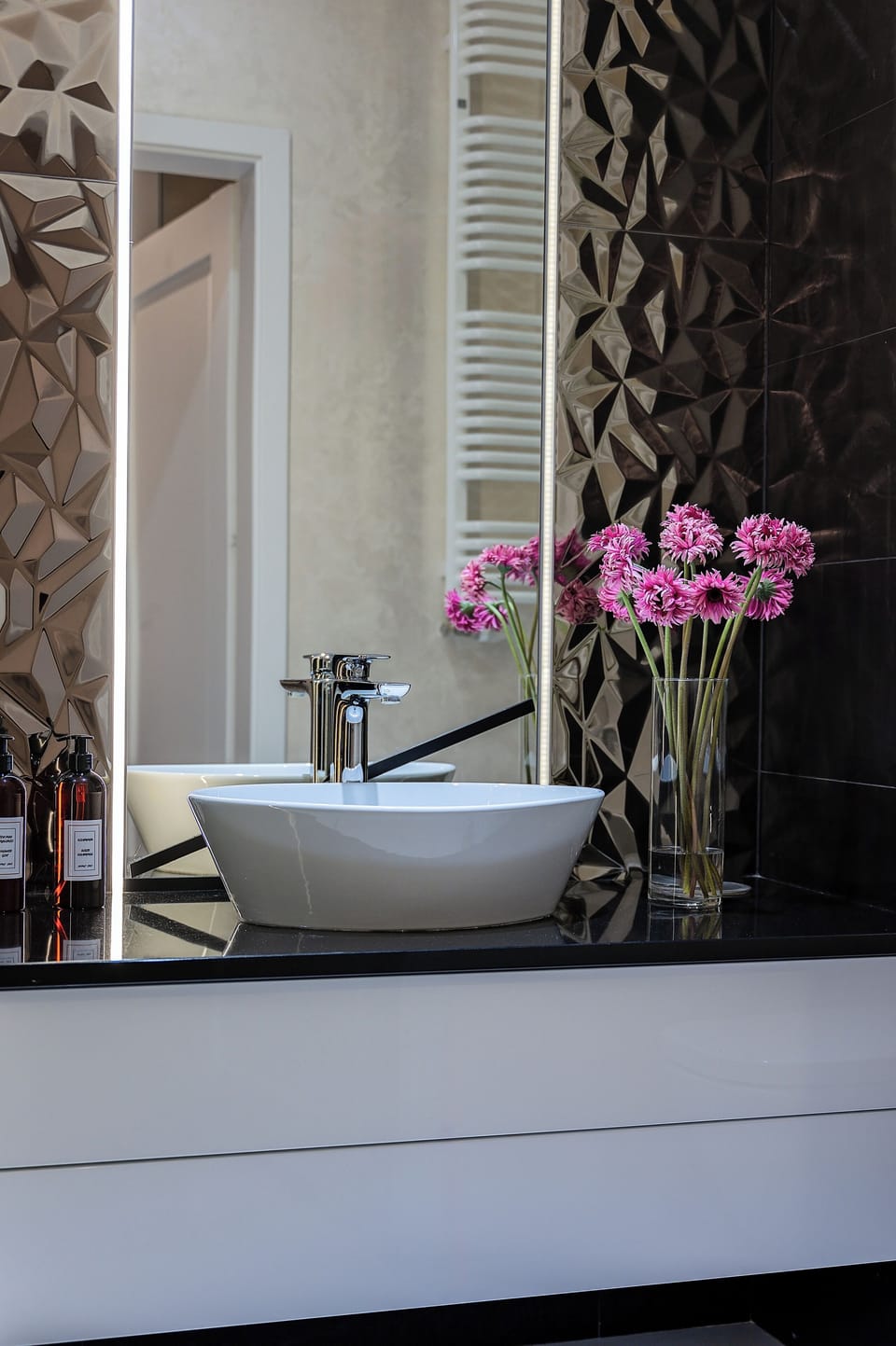 Shower, hydromassage showerhead, hair dryer, towels