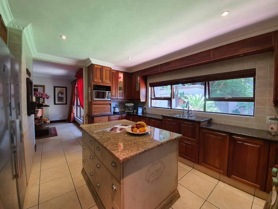 House, 4 Bedrooms, Balcony, Garden View | Private kitchen | Electric kettle, toaster