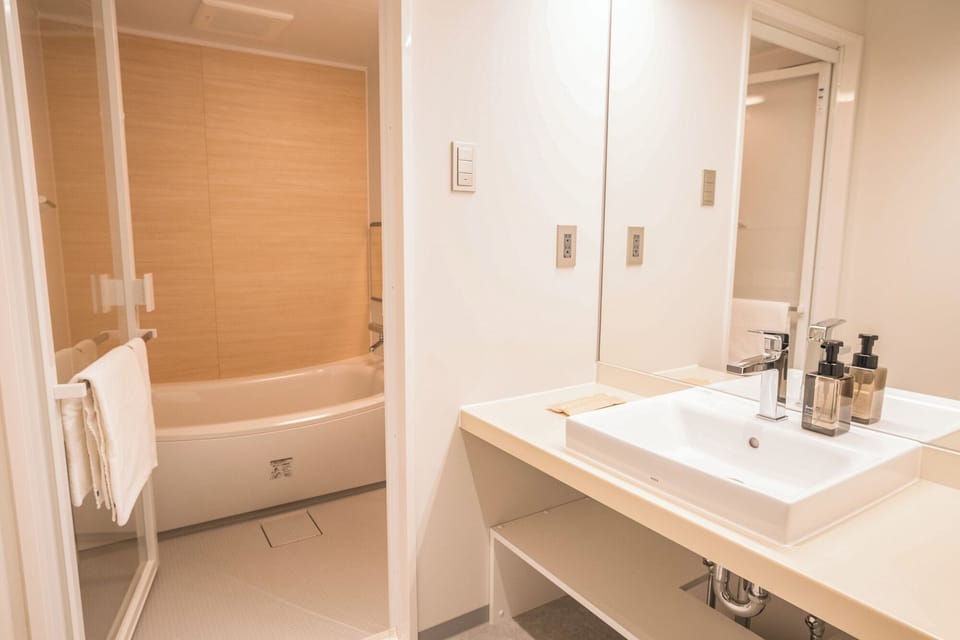 Family Studio Suite, Multiple Beds, Non Smoking | Bathroom | Combined shower/tub, eco-friendly toiletries, hair dryer, slippers