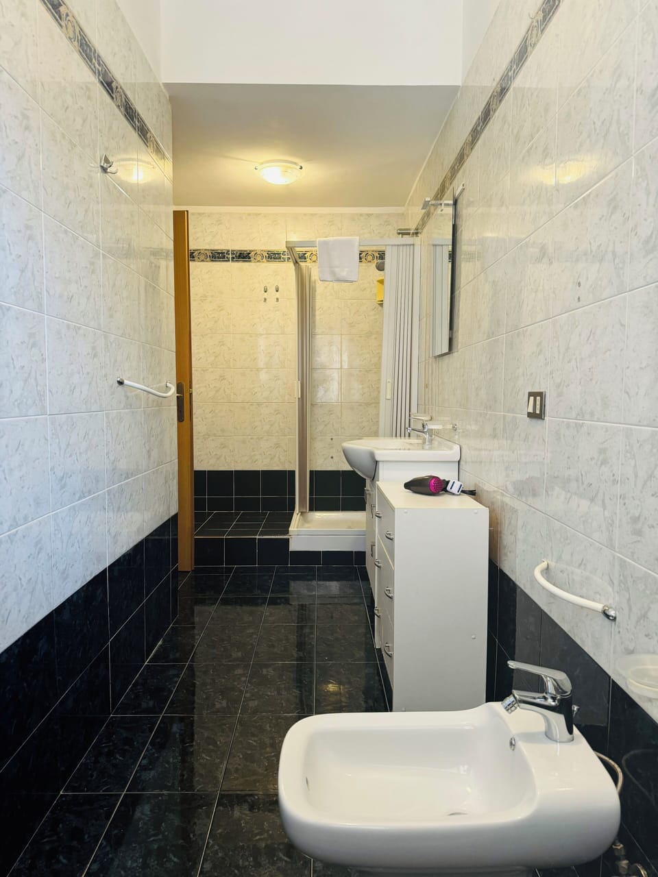 Basic Quadruple Room, Balcony | Bathroom
