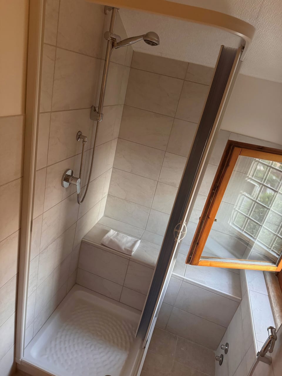 Basic Twin Room | Bathroom
