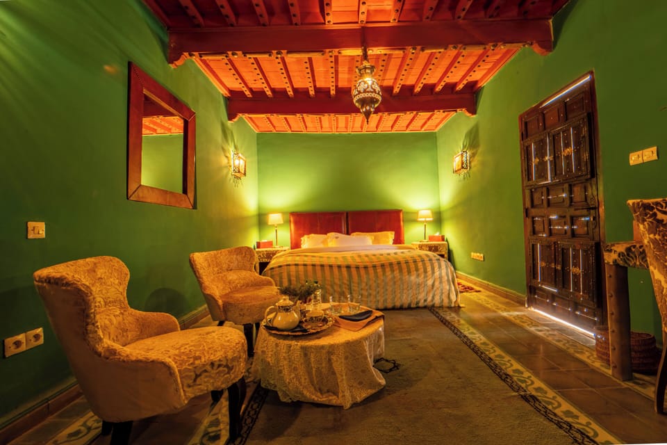 Deluxe Double Room | In-room safe, WiFi (free), bed sheets