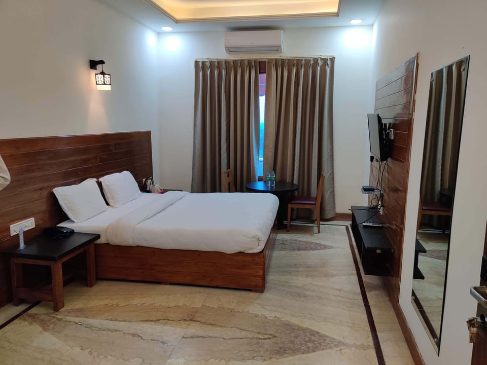 Deluxe Double Room | In-room safe, blackout drapes, soundproofing, iron/ironing board