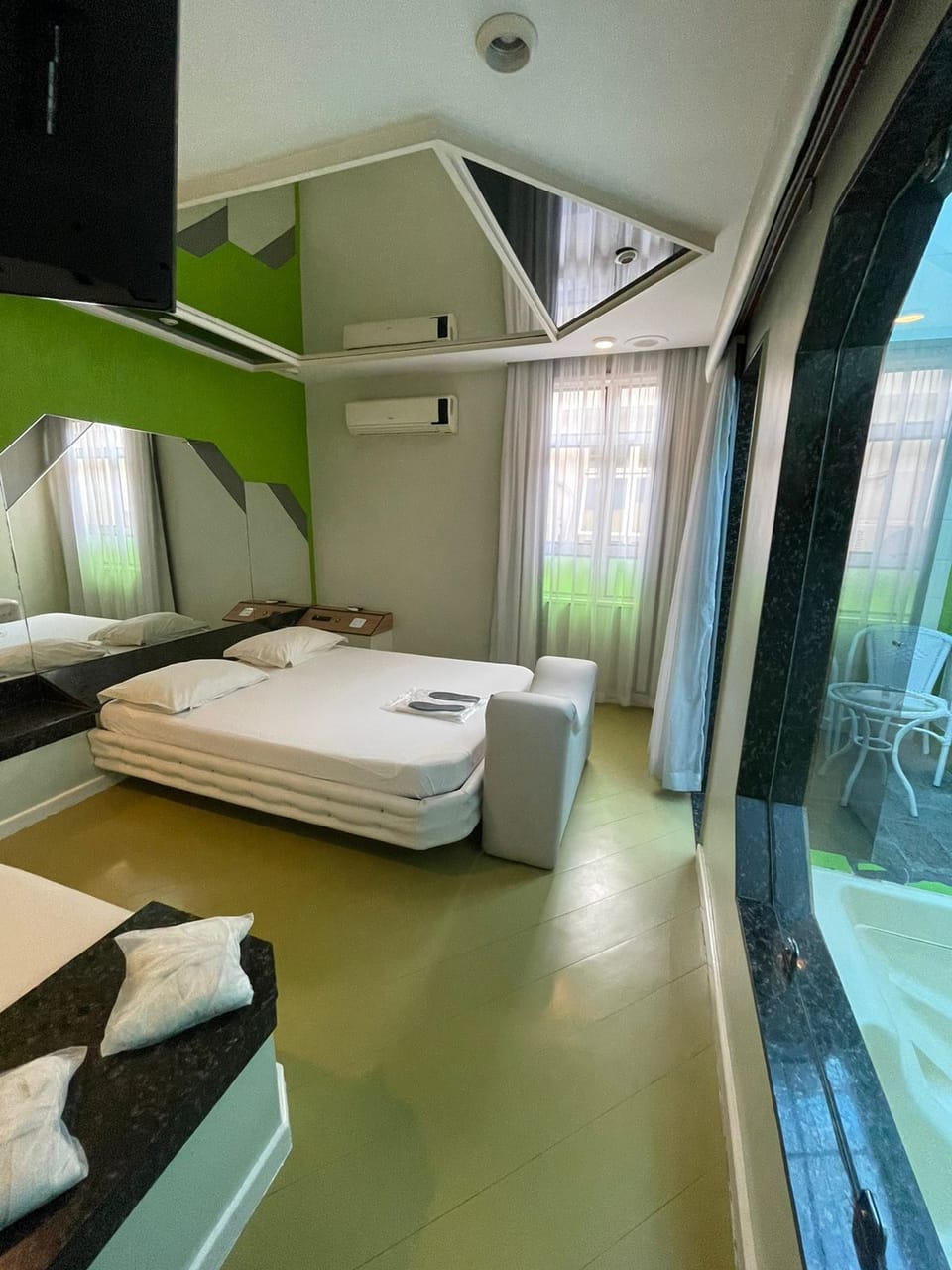 Comfort Room | Free WiFi
