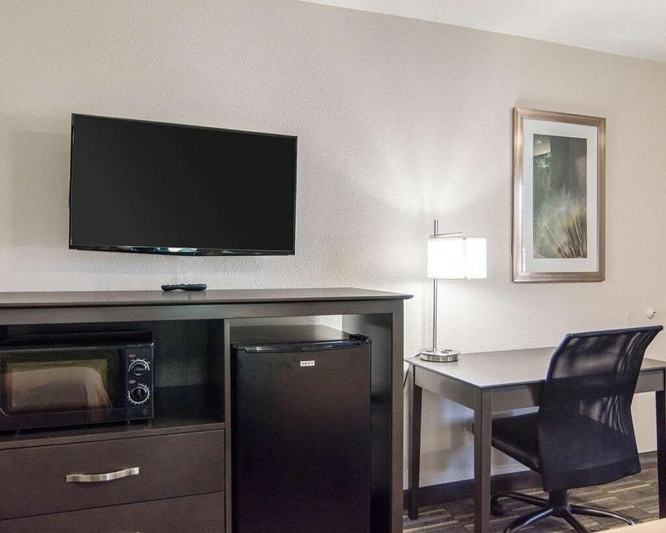 Blackout drapes, soundproofing, iron/ironing board, free WiFi