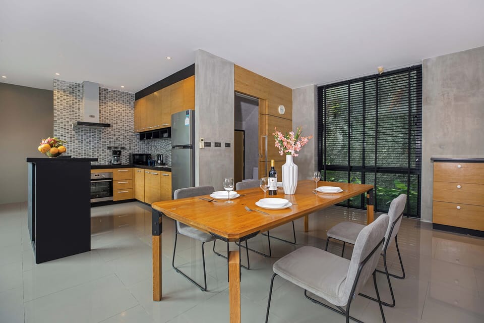 Design Villa, 2 Bedrooms, Resort View | In-room dining
